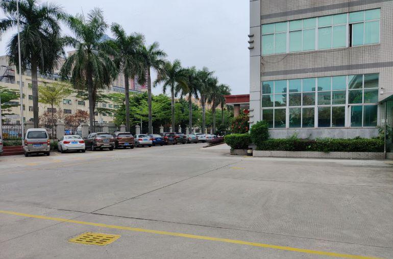 平湖富民工业区原房东地坪漆500平仓库厂房，300平起可分租