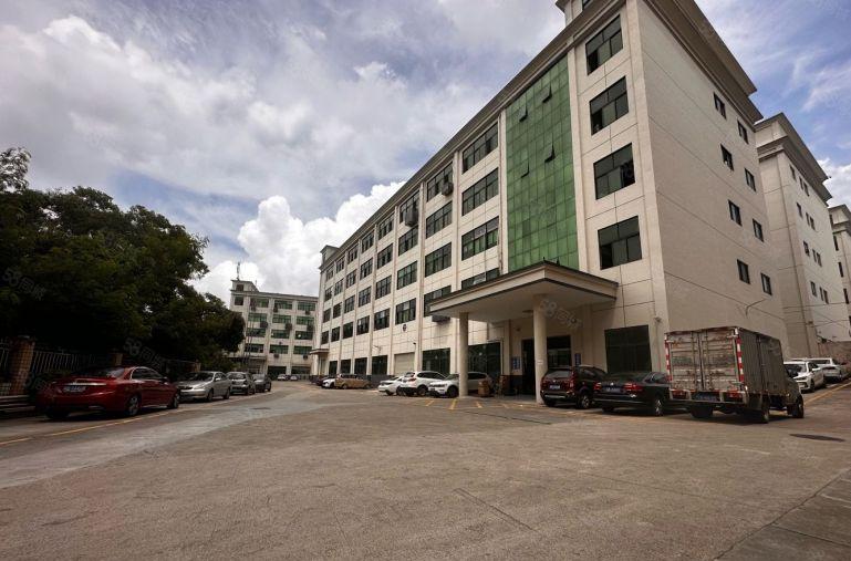 坂田上雪楼上厂房754平精装修出租，带空调家私无转让费