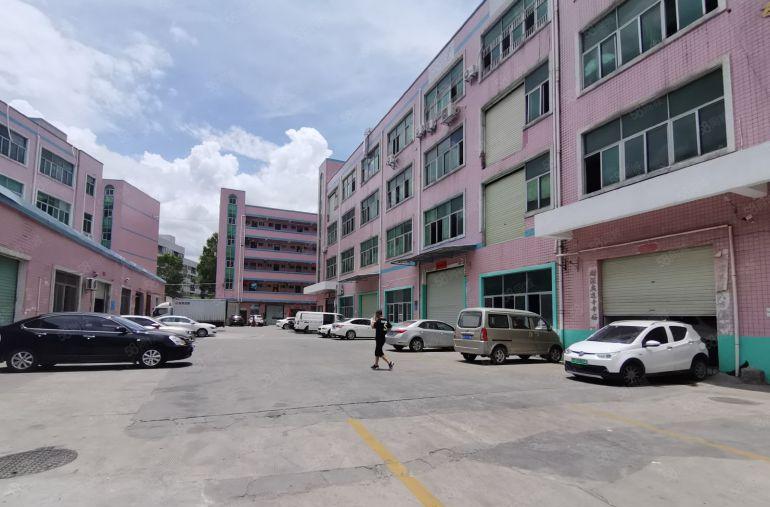 平湖华南城地铁口附近一二楼1000平标准厂房低价出租仓库招租