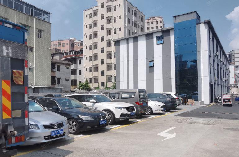 坂田，地铁口，260平，4加1格局，精装，水电齐全，厂房出租