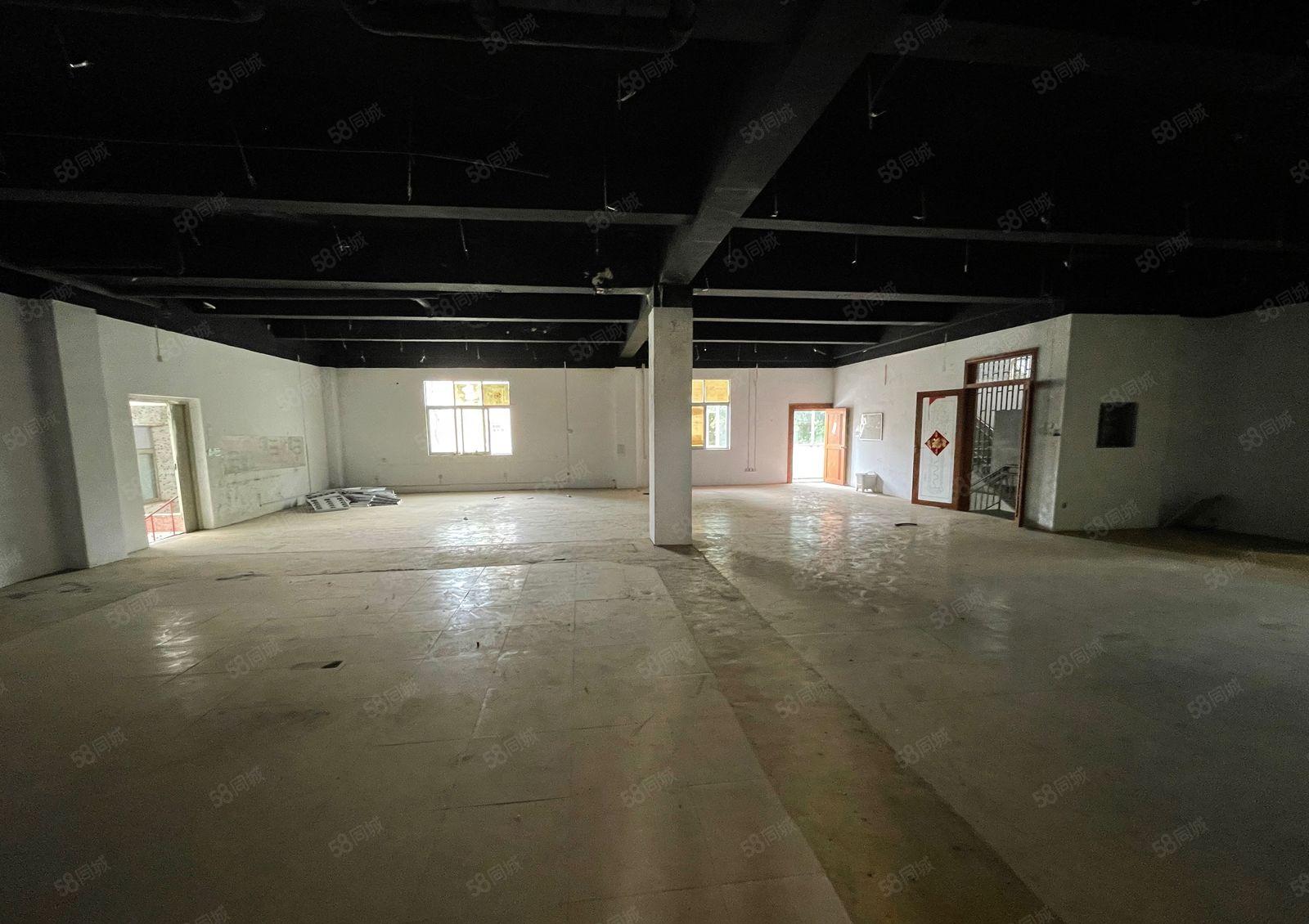 龙岗平湖新出950平精装修厂房，可分租，价格实惠带红本。