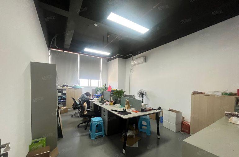 龙岗中心城原房东厂房出租1200平方，精装办公室车间
