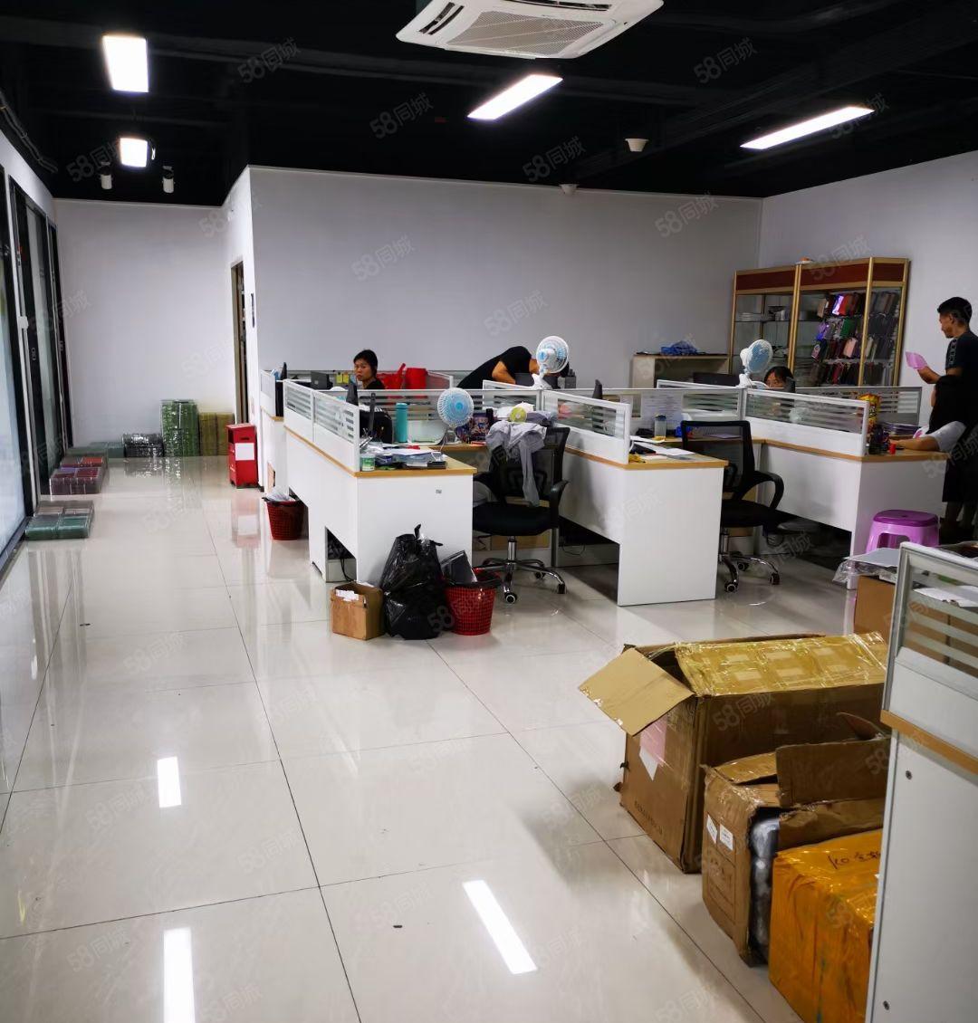 平湖华南城高大上红本厂房出租650平方楼上带精装修适合电商