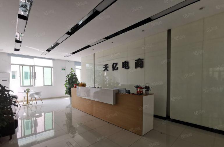 200平起租，坂田杨美地铁口精装修花园办公室2000平出租