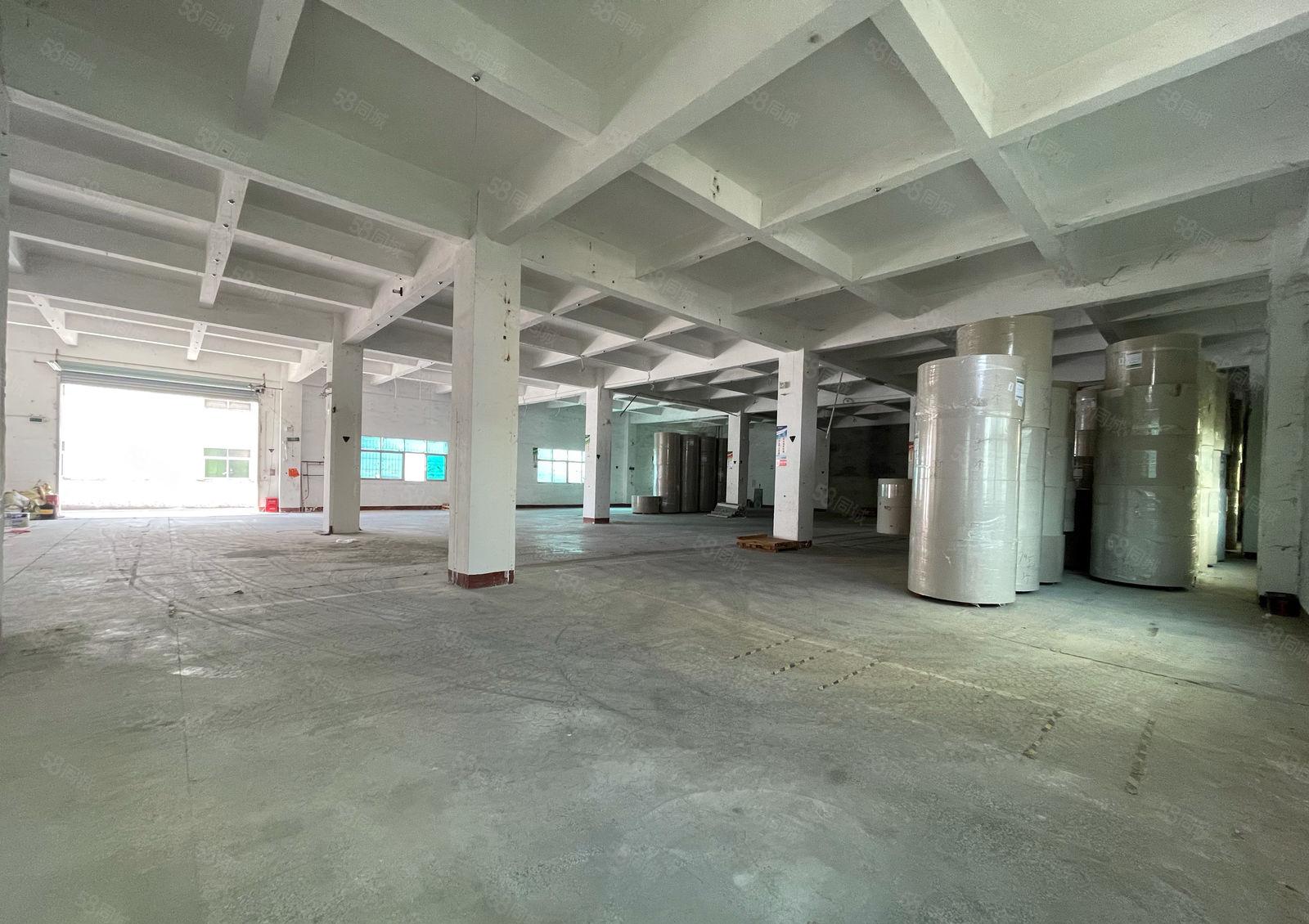 坂田雪象地铁口一楼1500平，层高5.8米，7成使用率