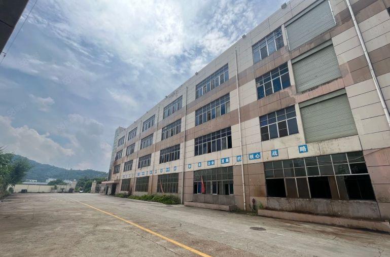 龙岗区横岗地铁口原房东红本独院厂房2万平招租，合同10年起