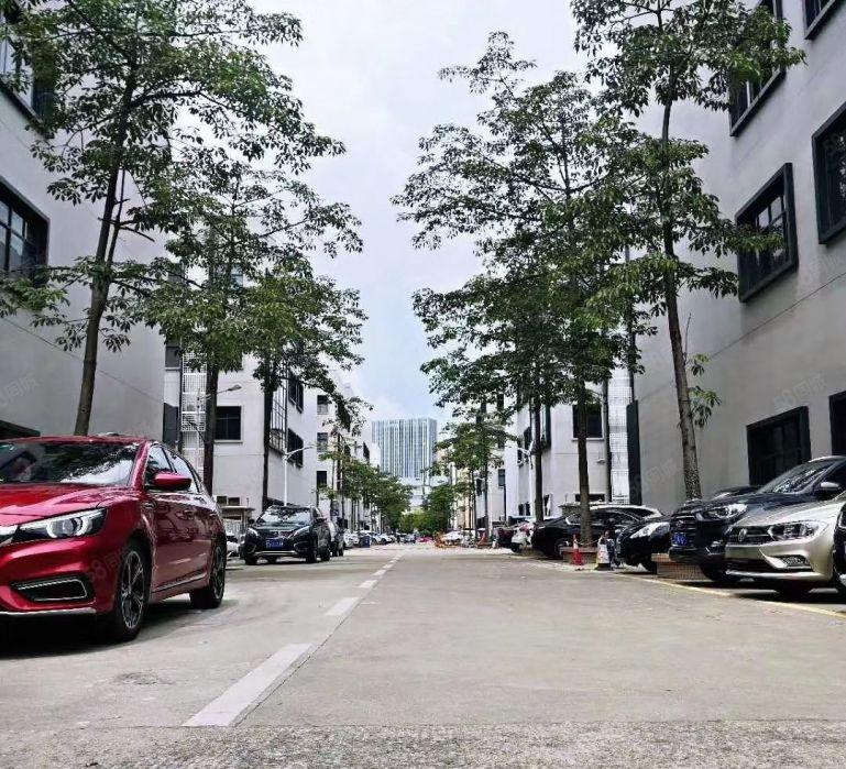 横岗六约地铁口科技园楼上1000平带装修办公室厂房出租可分租