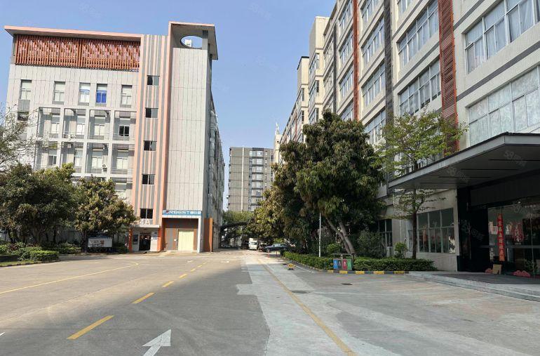 龙岗中心城高薪产业园开发商直租楼上1500平精装修厂房出租