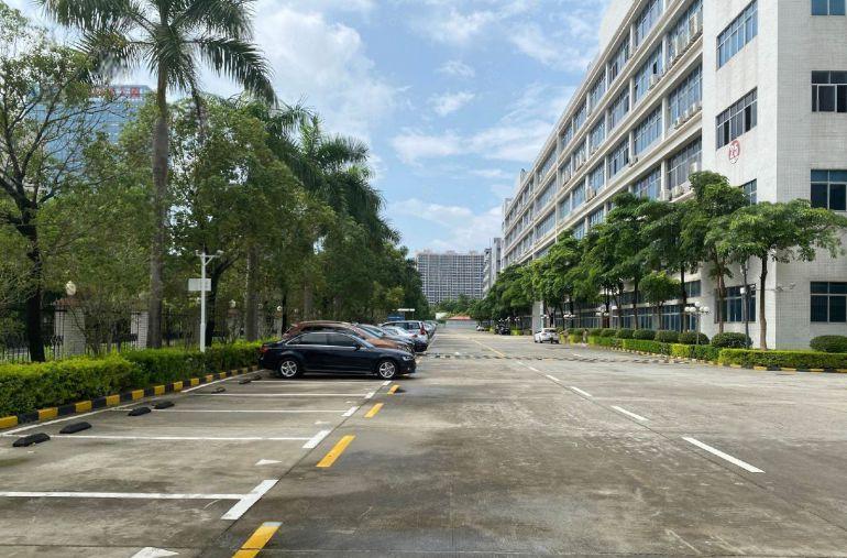 平湖华南城工业园单层2000平带装修红本厂房仓库出租可分租