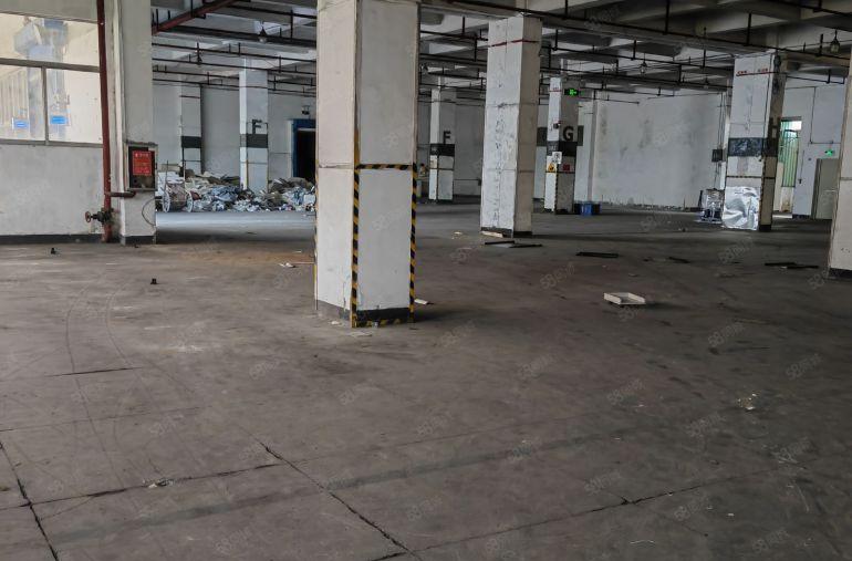 横岗地铁口500米独院厂房53000平可分租，空地大，价格低