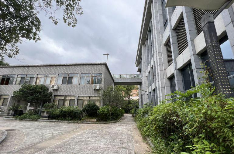 横岗六约原房东花园式厂房出租2100平可改公寓会所养老院农场