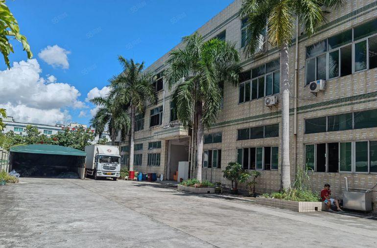 平湖华南城地铁口新出一二楼3000平厂房仓库出租可分租形象好