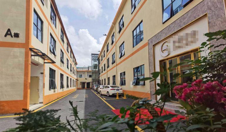 横岗六约塘坑地铁口附近新出楼上80平带精装修厂房出租