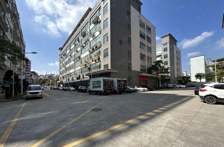 龙岗原房东产业园新出楼上1000平带装修办公室厂房出租