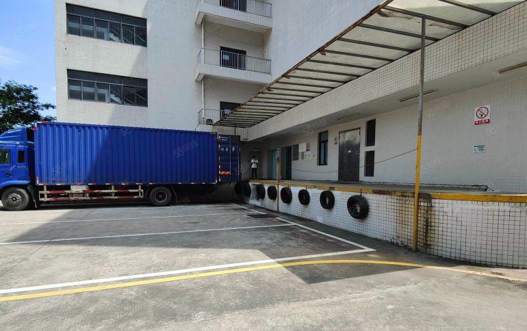 200平起租平湖华南城地铁口一二楼各一千平带装修厂房仓库出租