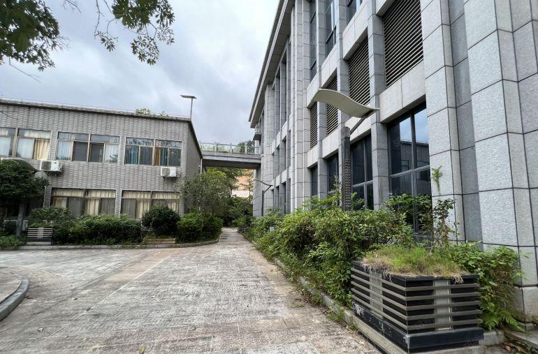 横岗六约原房东花园式厂房出租2100平可改公寓会所养老院农场