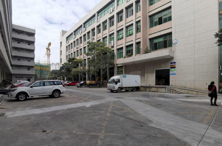 龙岗南联楼上1200平厂房出租报价20元送简单装修