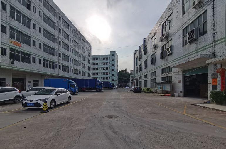 平湖华南城地铁口工业区2000平标准厂房出租仓库招租可办环评