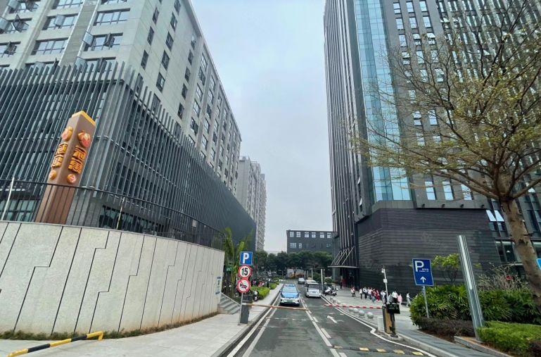 300起租平湖华南城地铁口5000平厂房仓库写字楼办公室出租