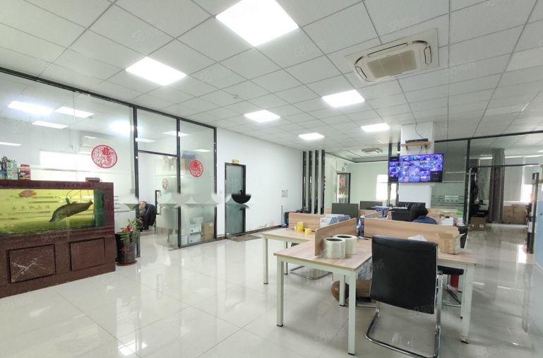 平湖华南城边产业园新出3楼1100平方厂房仓库出租 带装修