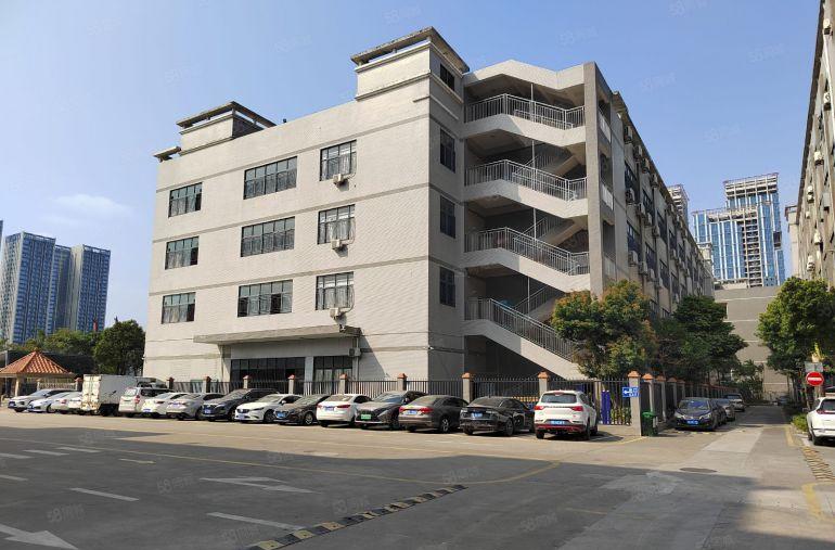 龙岗宝龙高新科技园区800平特价出租，可以分组。带3吨电梯