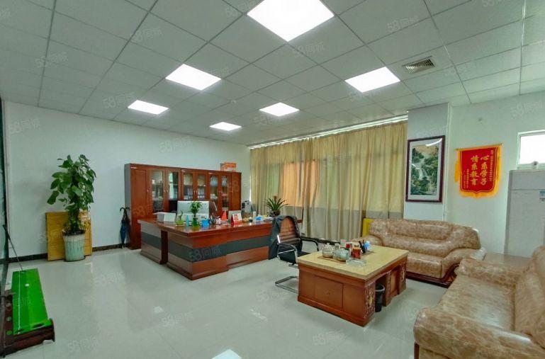 平湖华南城边产业园新出3楼1100平方厂房仓库出租 带装修