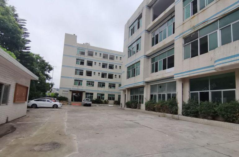 平湖富民新出二楼1680平方带现成装修厂房仓库出租交通方便