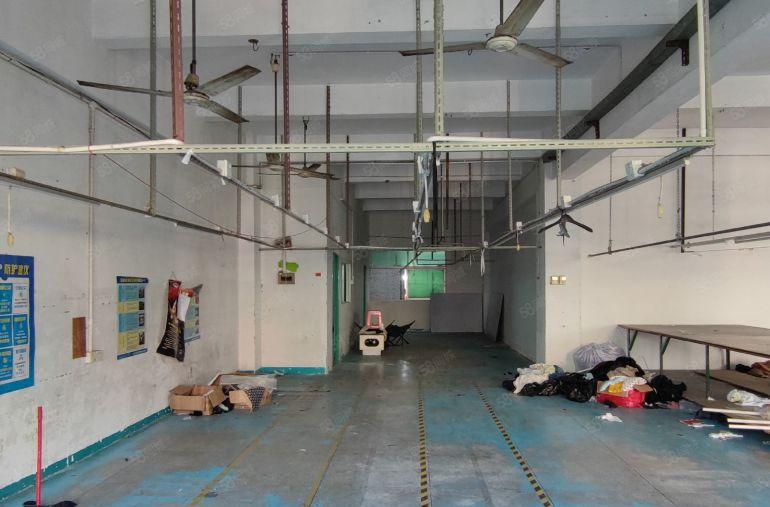现成装修服装厂横岗工业区800平方，无转让费