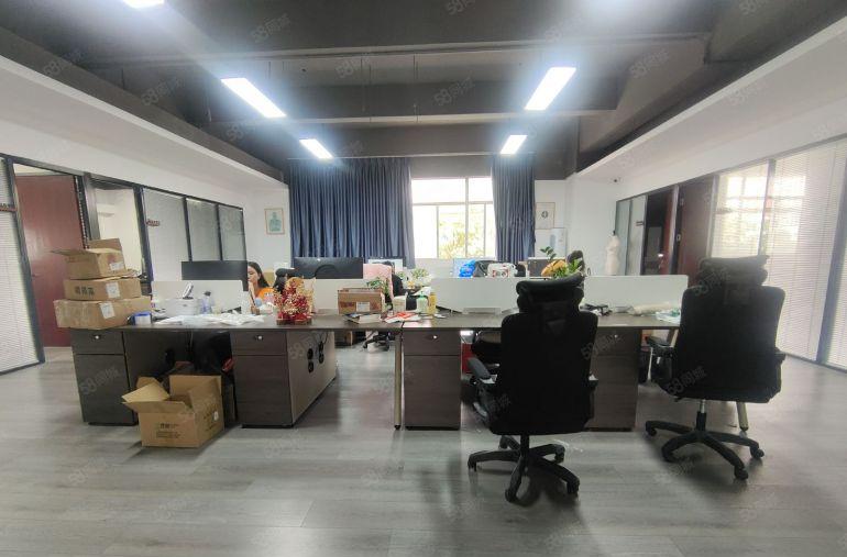 坂田近地铁口楼上精装修厂房出租1500平，适合电商，研发仓库