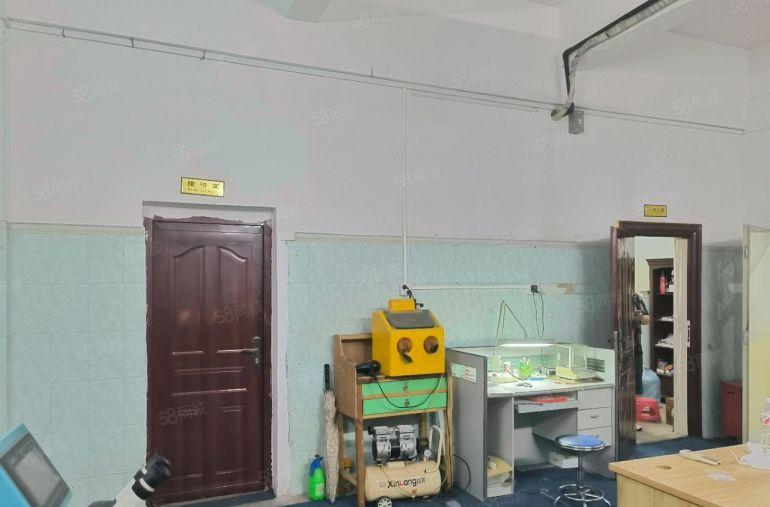 横岗塘坑地铁口附近新出楼上160平带现成珠宝装修厂房出租