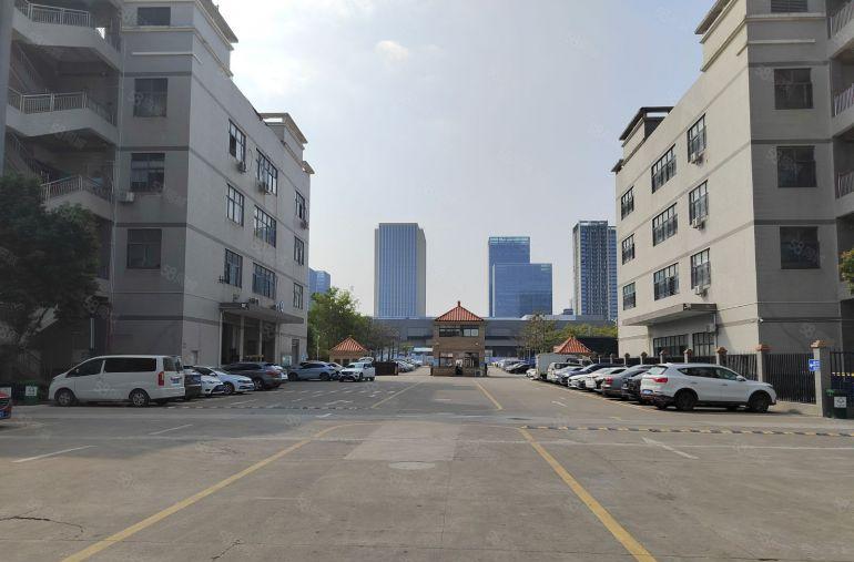 龙岗宝龙高新科技园区800平特价出租，可以分组。带3吨电梯