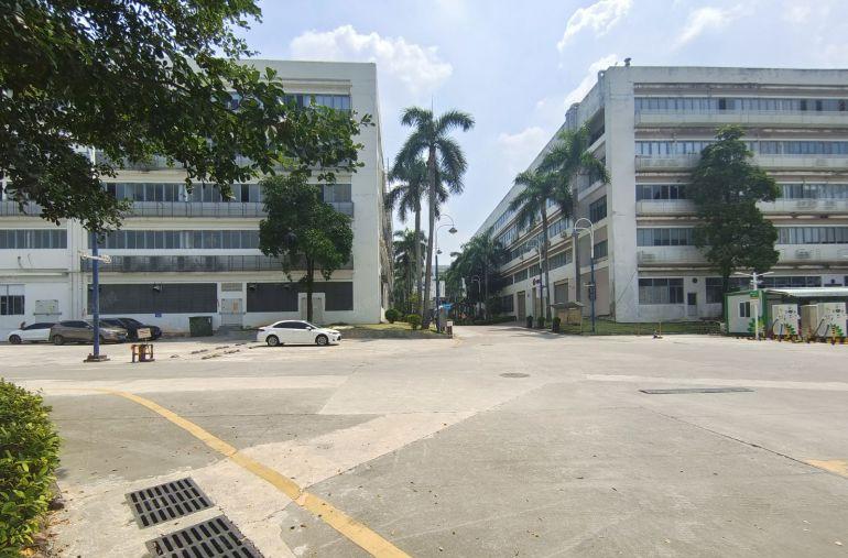 南坑楼上2000平标准厂房出租，带现成精装，500起分。