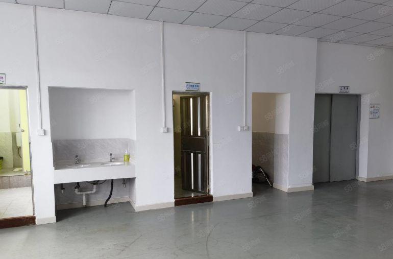 厂房出租龙岗中心城原房东1800平楼上出租，价格便宜，精装修