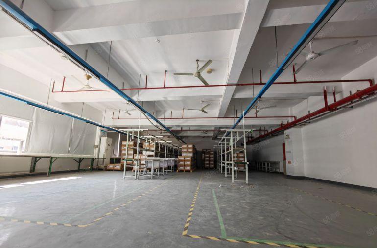 龙岗宝龙原房东，近地铁有红本绿化率高，500平精装起租有隔间