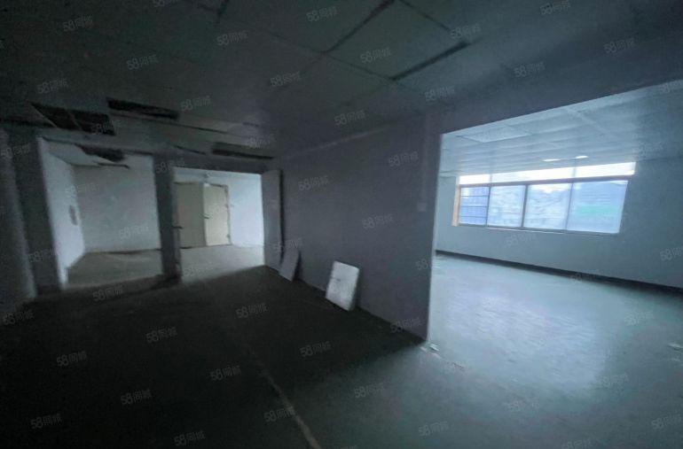 坂田五和地铁口原房东红本厂房700平方出租，拎包进驻！