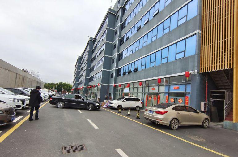 坂田五和地铁站附近楼上200平精装修电商办公仓库厂房出租