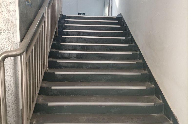 龙岗平湖！1150平！电商产业园！倾心升级办公厂房出租！