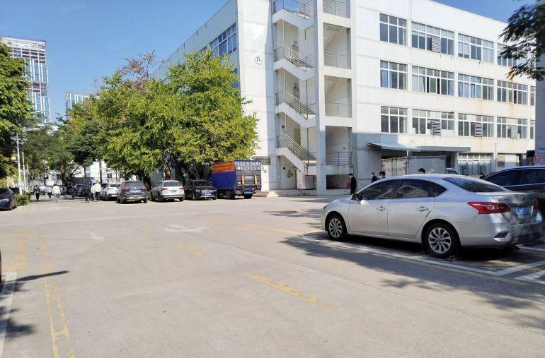 龙岗宝龙地铁口原房东工业园楼上500平带装修厂房出租 可分租