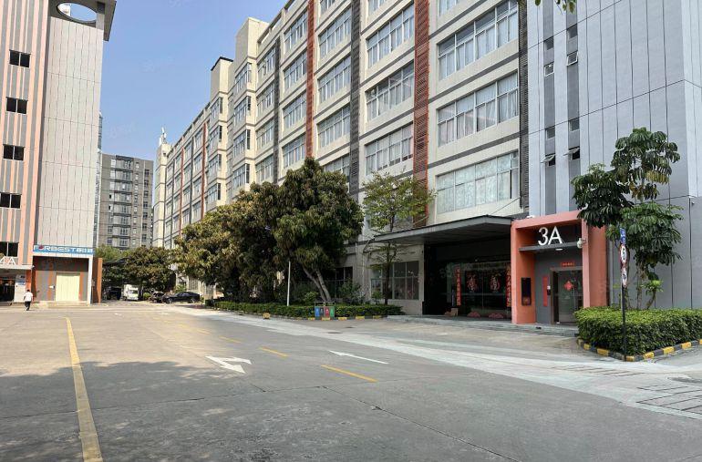 龙岗中心城高薪产业园开发商直租楼上1500平精装修厂房出租