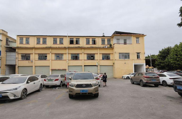 龙岗平湖富民工业区主干道边一楼450平厂房出租可分租可进货柜