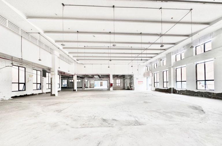 横岗汽车产业园一楼2200平现成装修4S店展厅办公室厂房出租