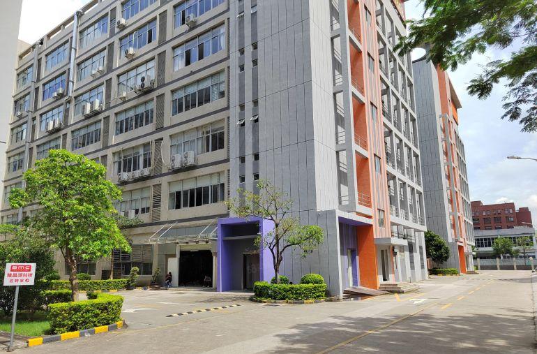 坂田地铁口园区楼上1000平仓库厂房低价出租，500平起分租