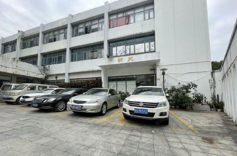 45元独院一楼650平精装办公室房东直租配专车位家私空调