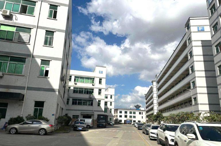 布吉李郎工业区，地理位置好，交通方便300平起分租