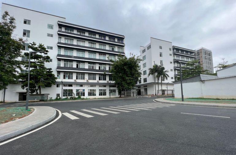 布吉上李朗红本工业园一楼1500平方厂房出租带消防喷淋