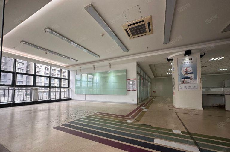 布吉原房东红本厂房2400平出租，带豪华装修带空调