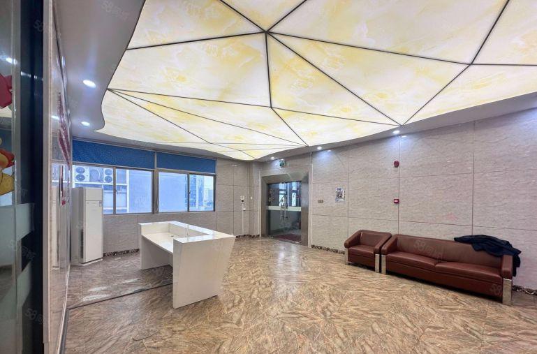 布吉地铁口楼上厂房仓库1500平出租，带装修