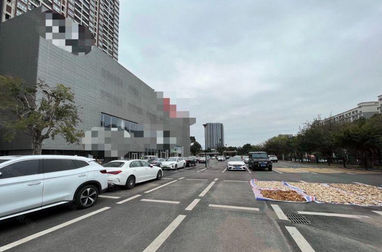 布吉4S店现成装修9000平大路边展示面好价格好谈