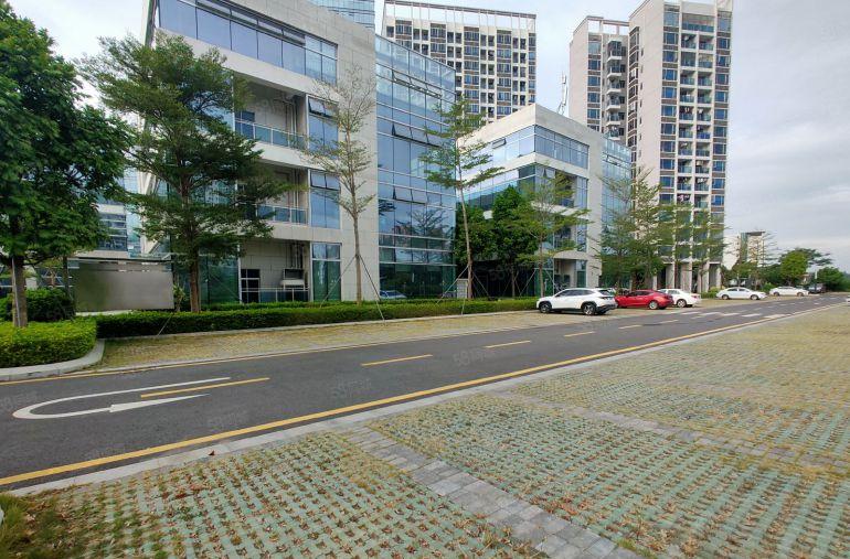 布吉石芽岭地铁口办公研发红本厂房出租2000千平大小分租按需