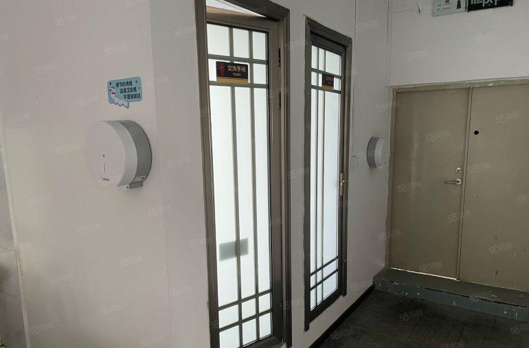 丹竹头地铁站旁边精装修整层厂房出租600平（100平起租）